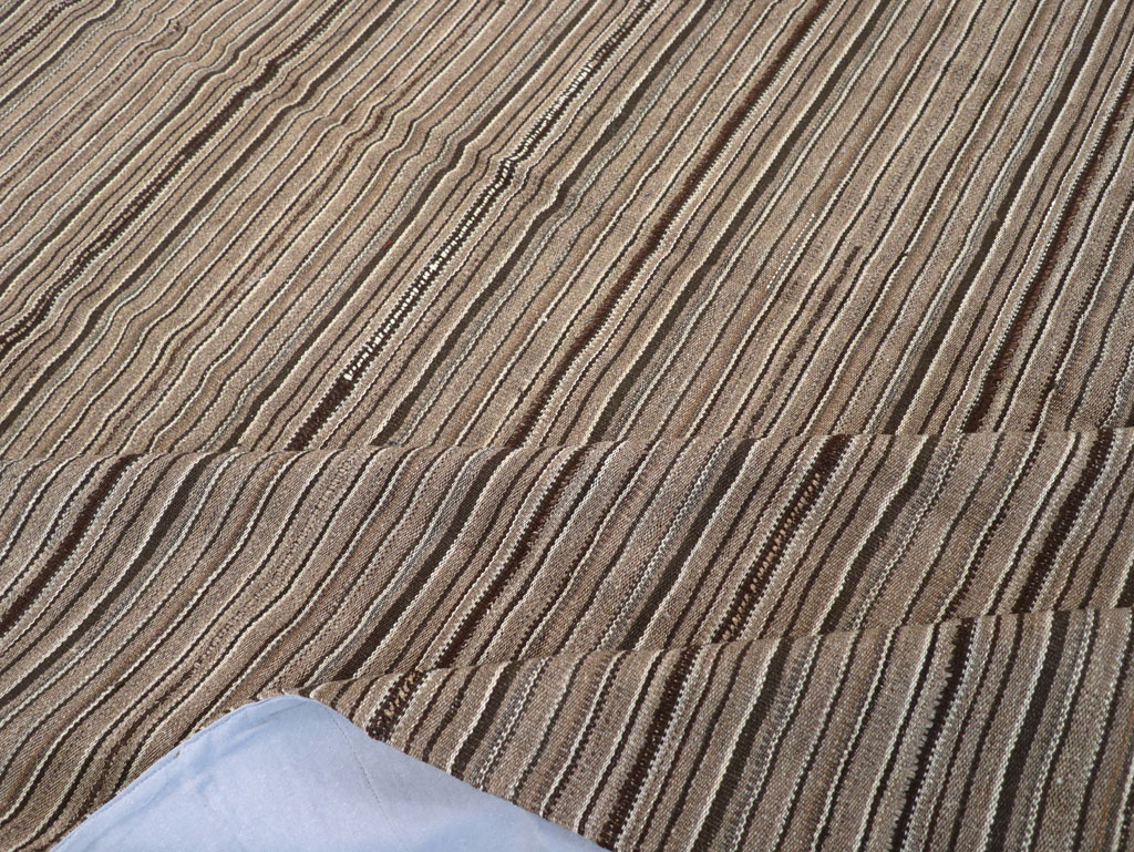 Vintage Turkish Flatweave Kilim Room Size Carpet, No.31530 - Galerie Shabab