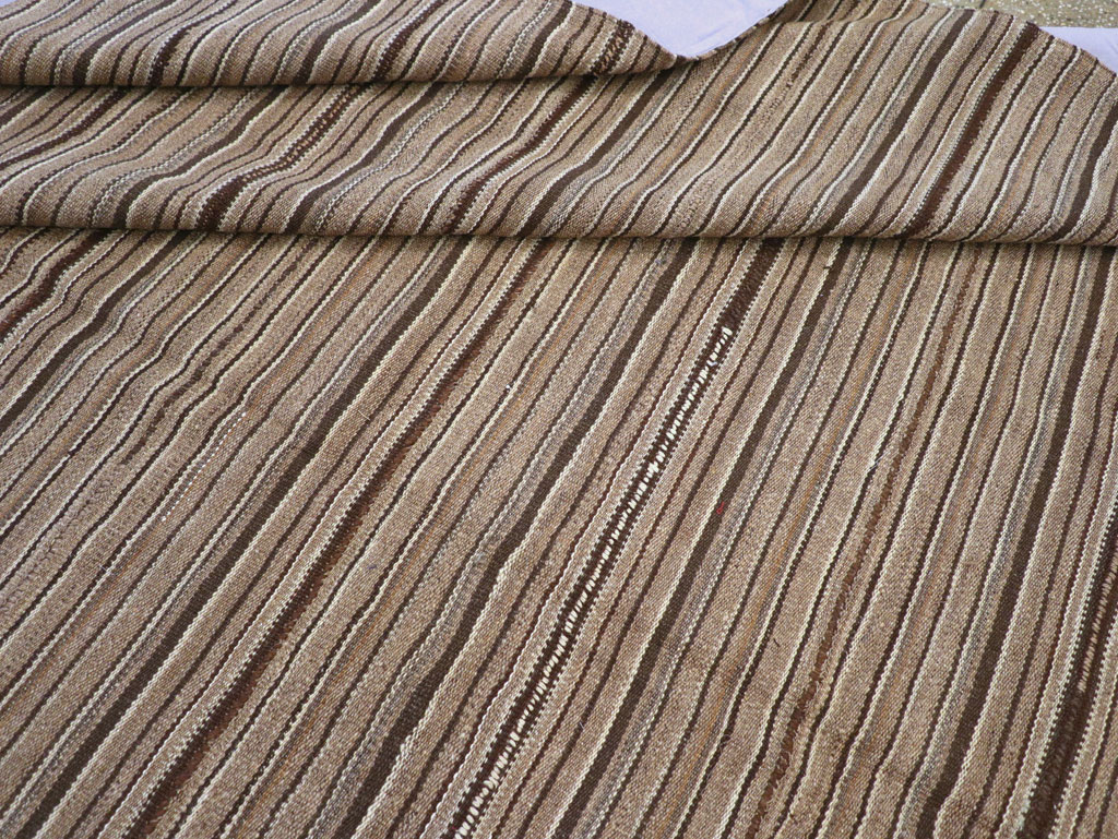 Vintage Turkish Flatweave Kilim Room Size Carpet, No.31530 - Galerie Shabab