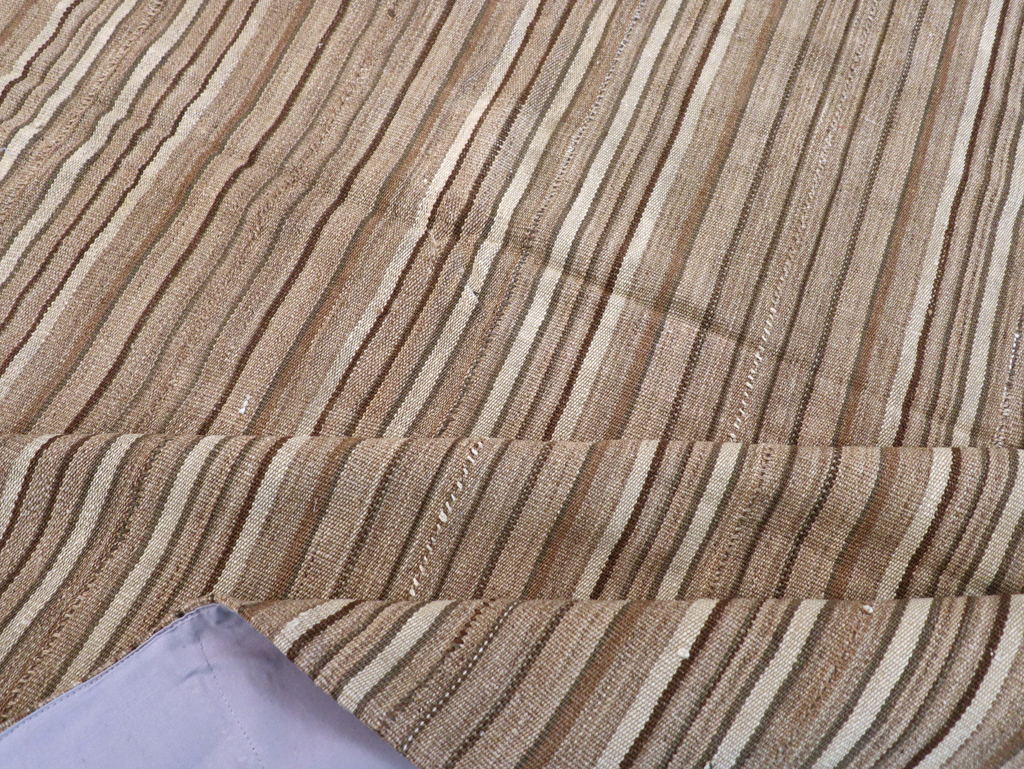 Vintage Persian Flatweave Kilim Accent Carpet, No.31532 - Galerie Shabab