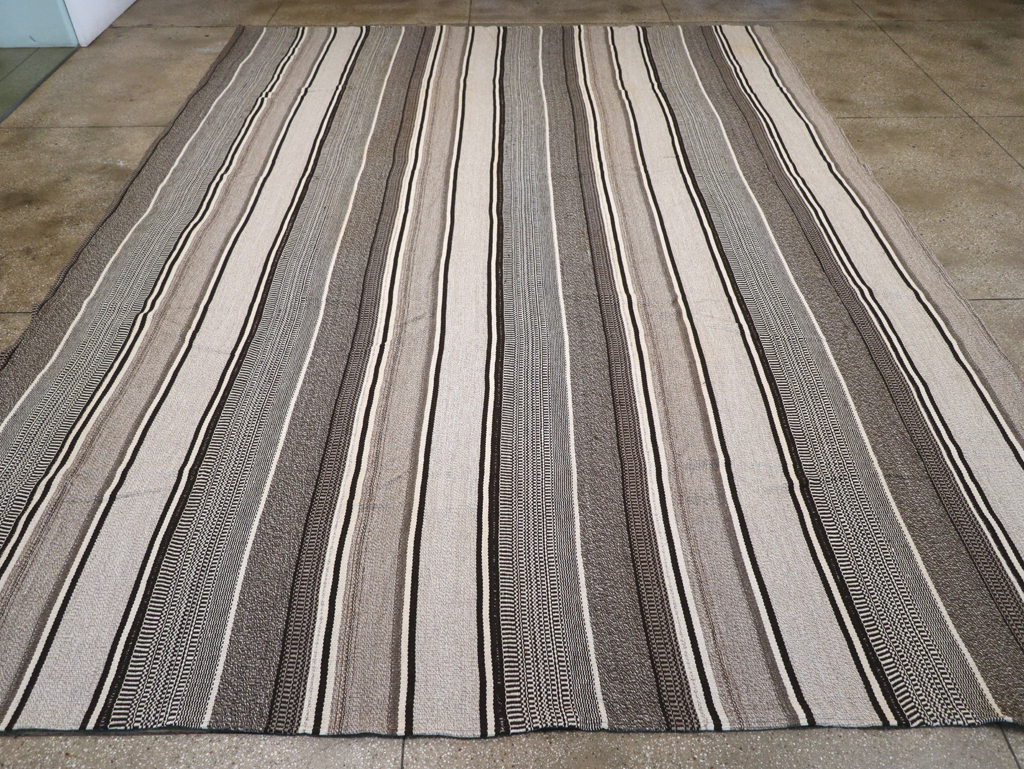 Modern Turkish Flatweave Large Room Size Carpet, No.31541 - Galerie Shabab