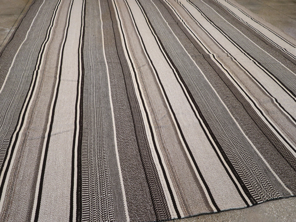 Modern Turkish Flatweave Large Room Size Carpet, No.31541 - Galerie Shabab