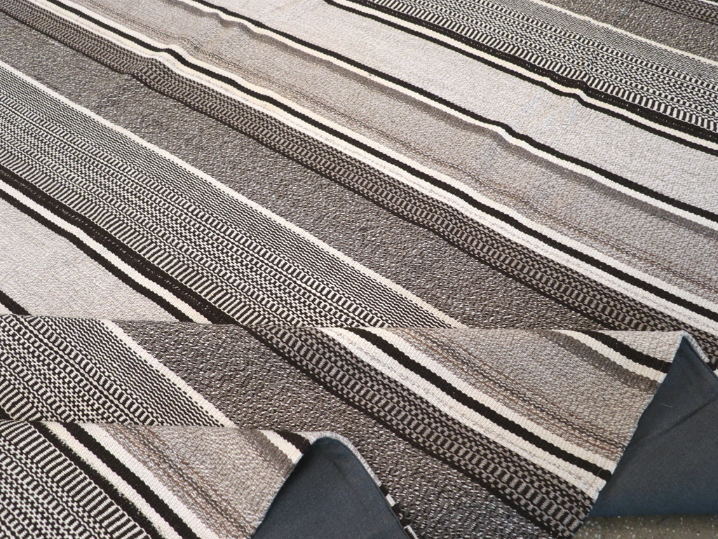 Modern Turkish Flatweave Large Room Size Carpet, No.31541 - Galerie Shabab