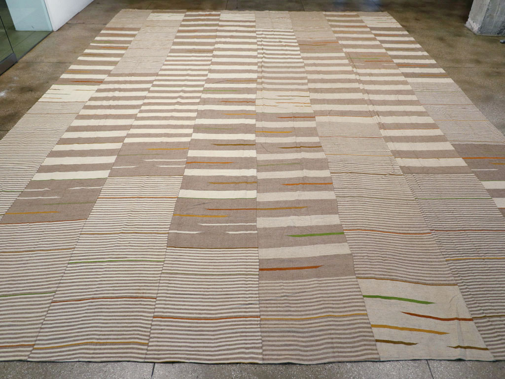 Modern Turkish Flatweave Kilim Oversize Carpet, No.31544 - Galerie Shabab