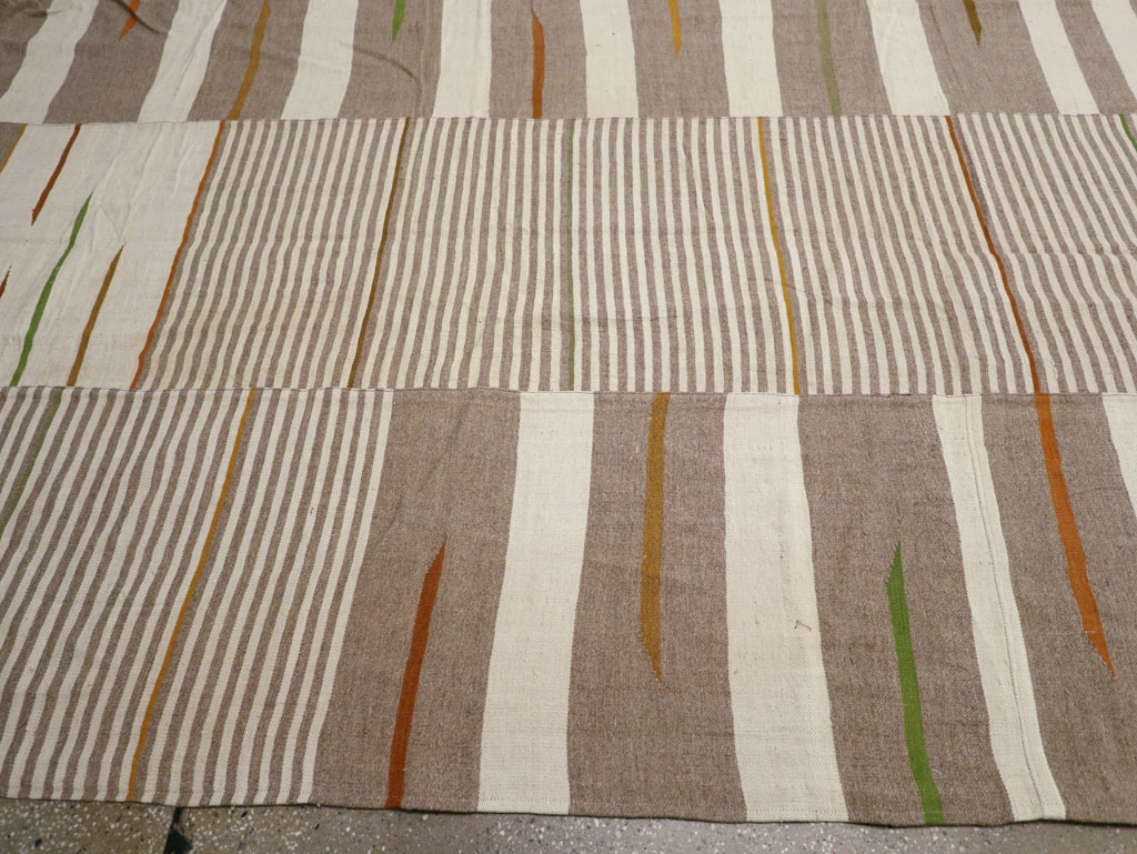 Modern Turkish Flatweave Kilim Oversize Carpet, No.31544 - Galerie Shabab