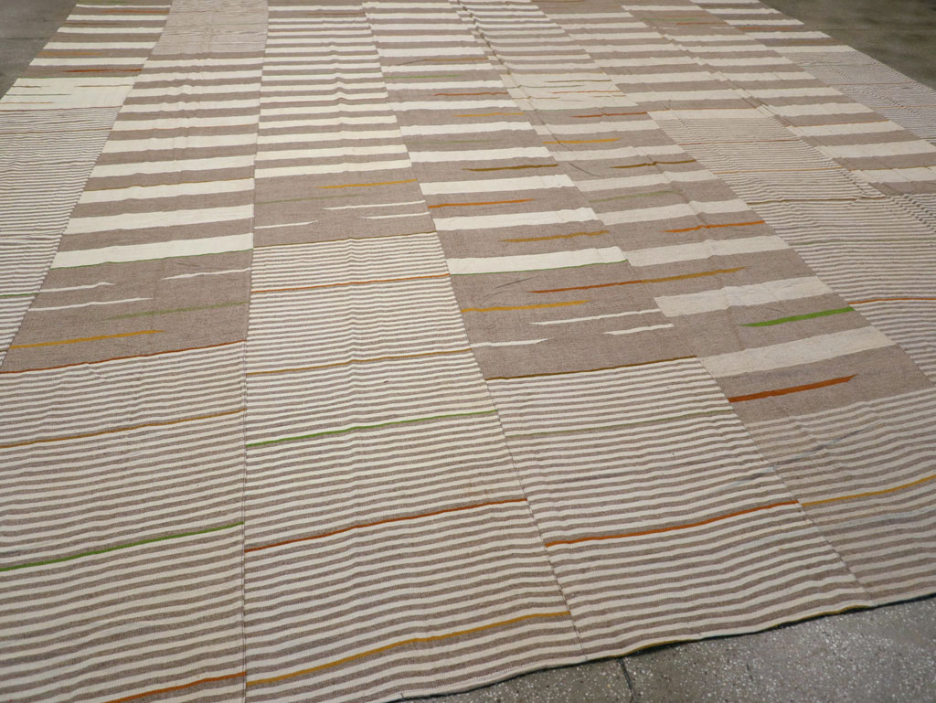 Modern Turkish Flatweave Kilim Oversize Carpet, No.31544 - Galerie Shabab