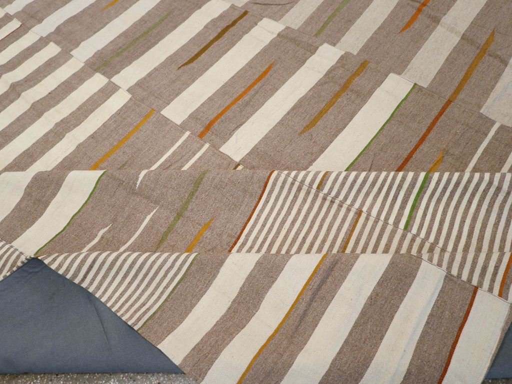 Modern Turkish Flatweave Kilim Oversize Carpet, No.31544 - Galerie Shabab