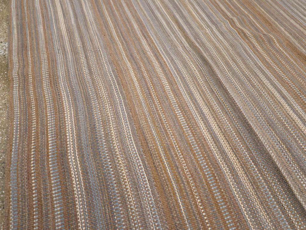 Modern Turkish Flatweave Room Size Carpet, No.31547 - Galerie Shabab