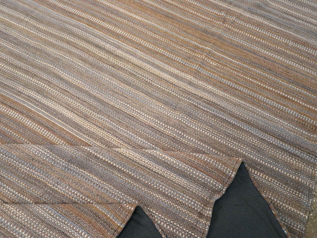 Modern Turkish Flatweave Room Size Carpet, No.31547 - Galerie Shabab