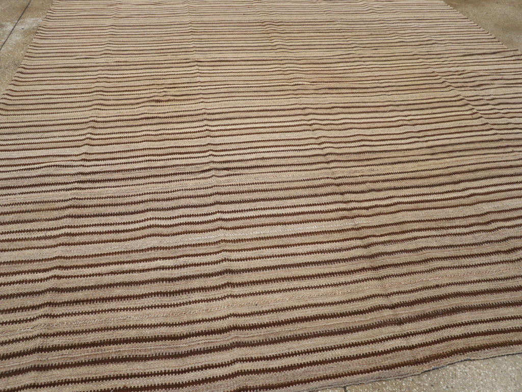 Vintage Turkish Flatweave Kilim Square Room Size Carpet, No.31549 - Galerie Shabab