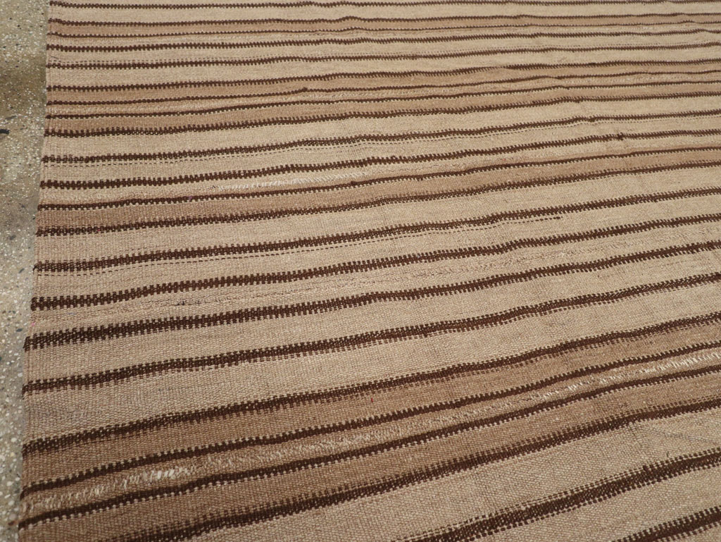 Vintage Turkish Flatweave Kilim Square Room Size Carpet, No.31550 - Galerie Shabab