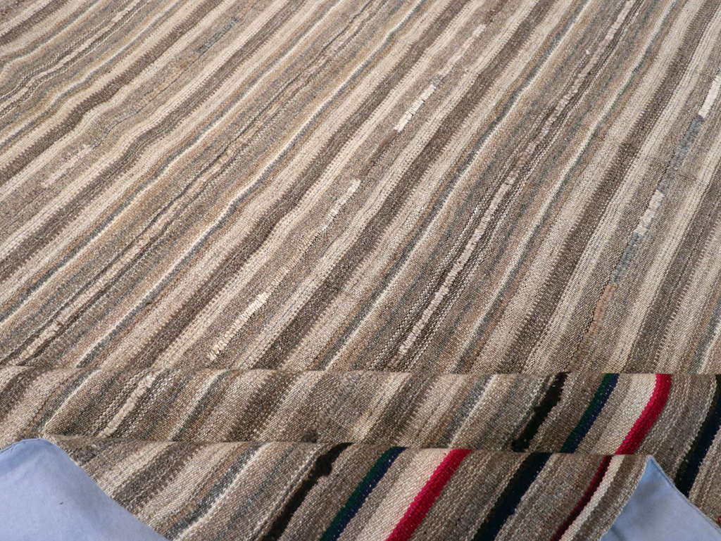 Vintage Turkish Flatweave Kilim Small Room Size Carpet, No.31553 - Galerie Shabab