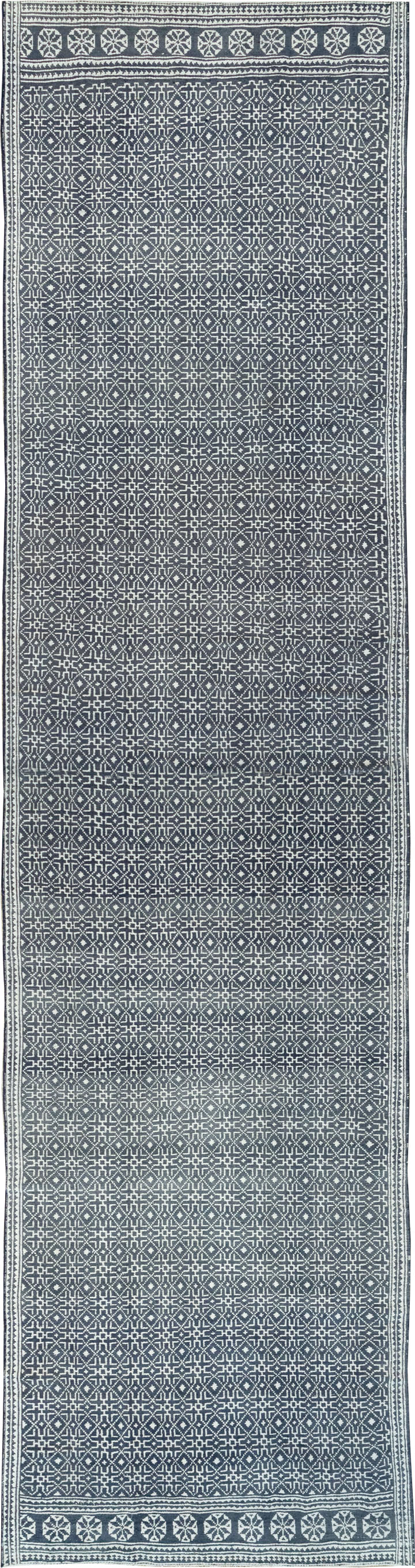 Vintage Persian Flatweave Long and Narrow Gallery Carpet, No.31554 - Galerie Shabab