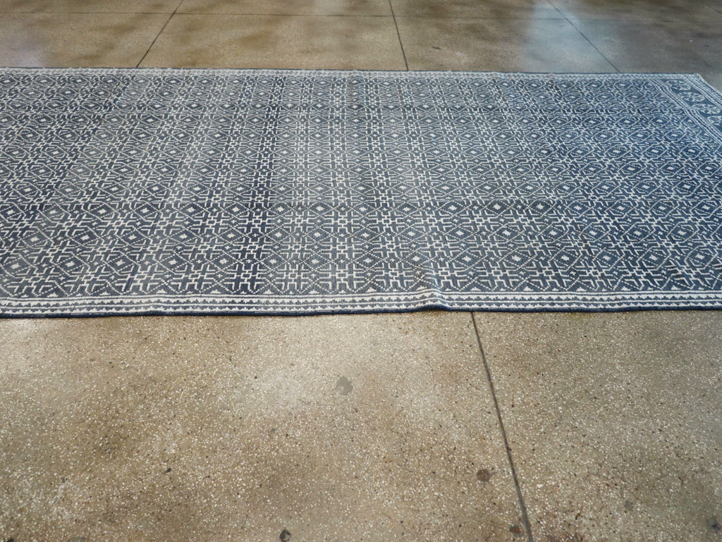 Vintage Persian Flatweave Long and Narrow Gallery Carpet, No.31554 - Galerie Shabab