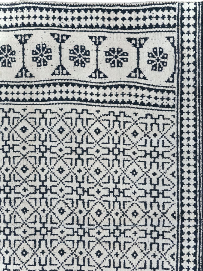Vintage Persian Flatweave Kilim Room Size Carpet, No.31555 - Galerie Shabab