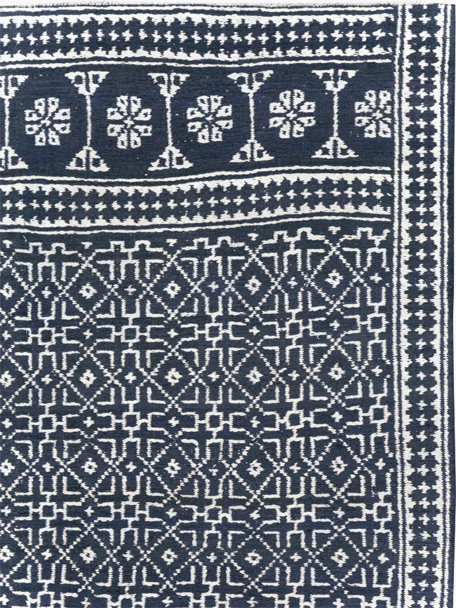 Vintage Persian Flatweave Kilim Room Size Carpet, No.31555 - Galerie Shabab