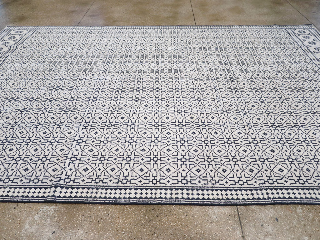 Vintage Persian Flatweave Kilim Room Size Carpet, No.31555 - Galerie Shabab