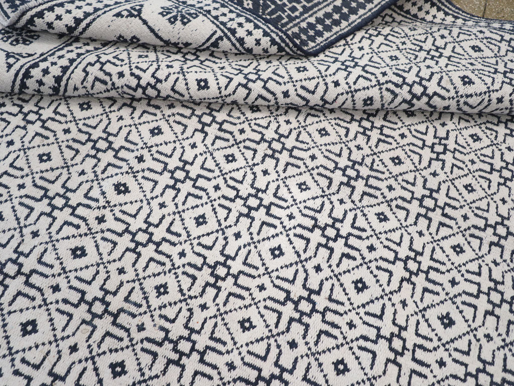 Vintage Persian Flatweave Kilim Room Size Carpet, No.31555 - Galerie Shabab