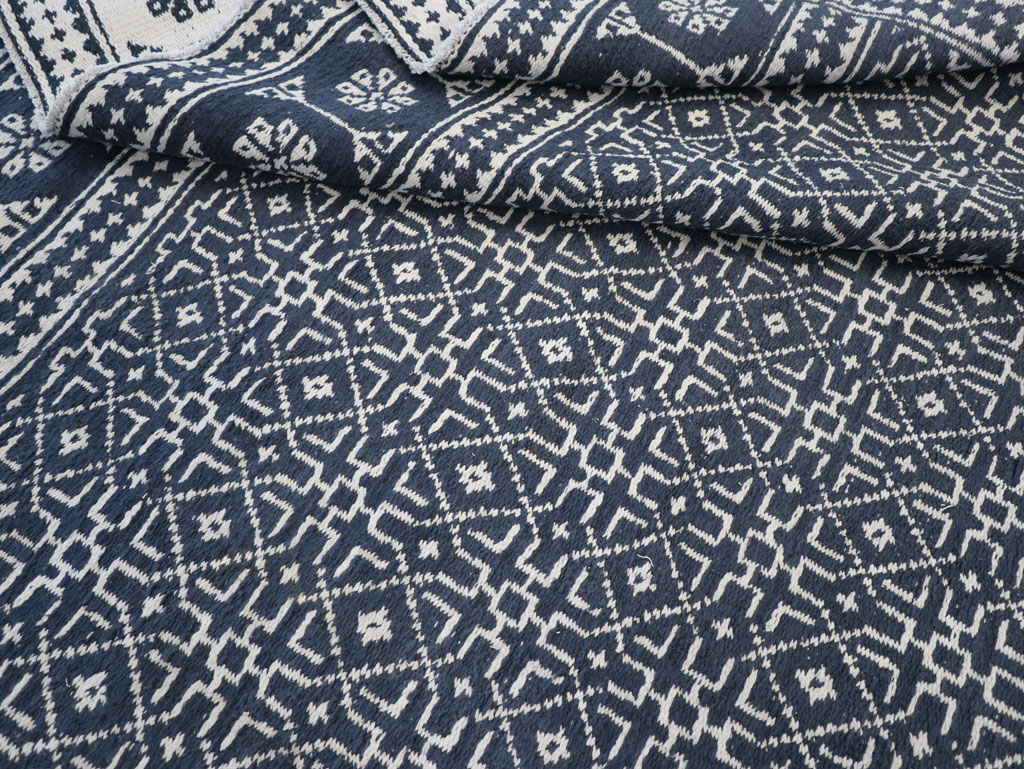 Vintage Persian Flatweave Kilim Room Size Carpet, No.31555 - Galerie Shabab