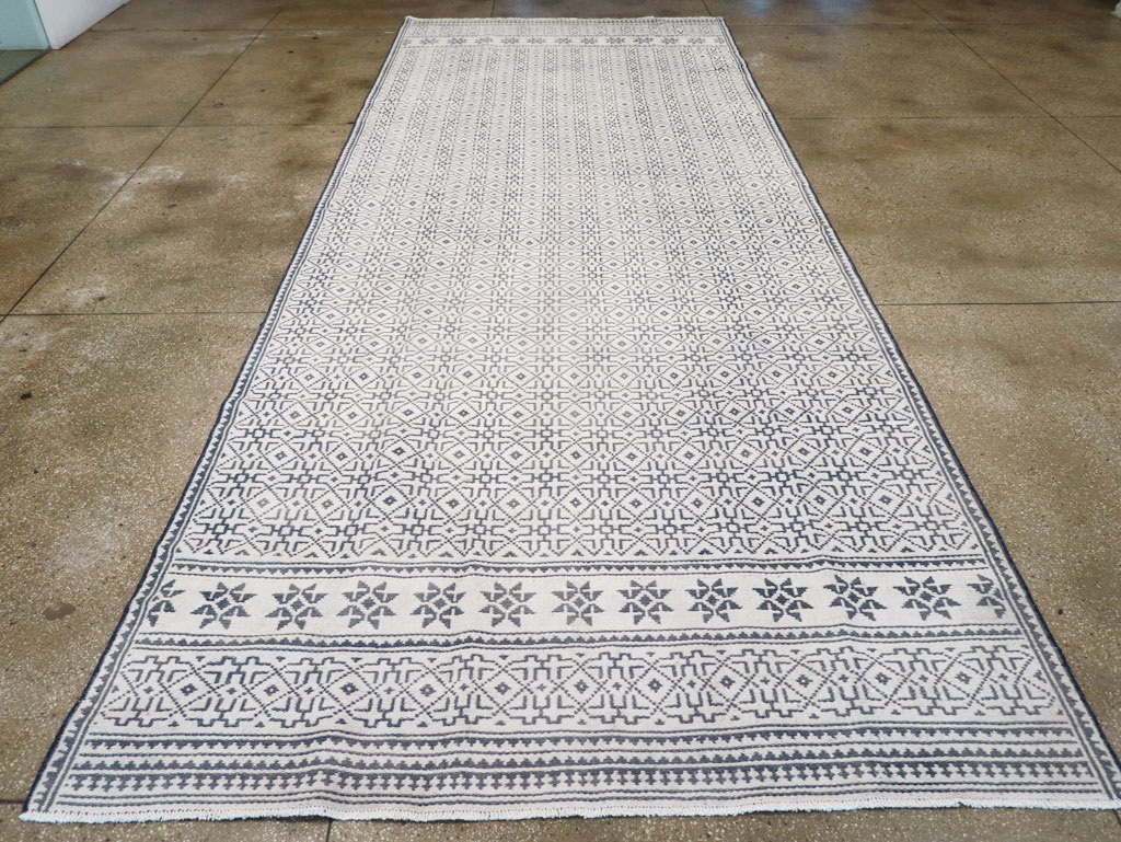 Vintage Persian Flatweave Gallery Carpet, No.31556 - Galerie Shabab