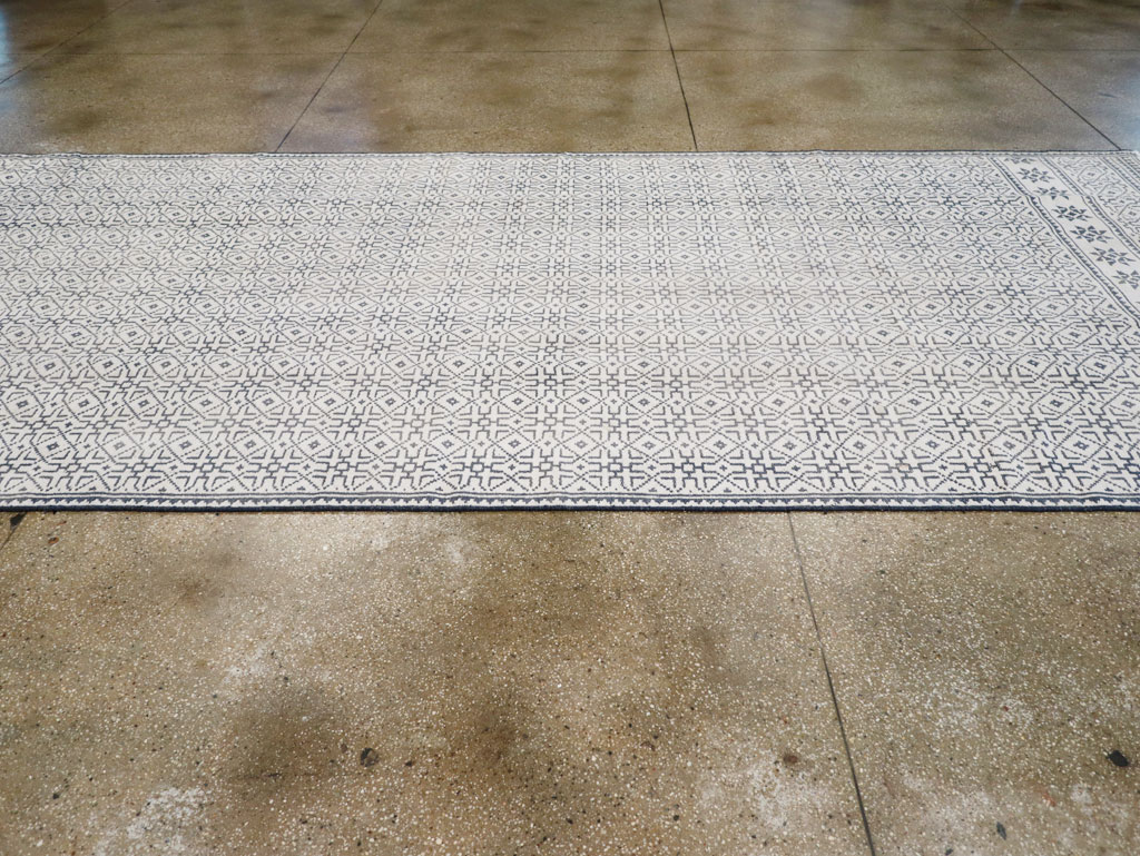 Vintage Persian Flatweave Gallery Carpet, No.31556 - Galerie Shabab