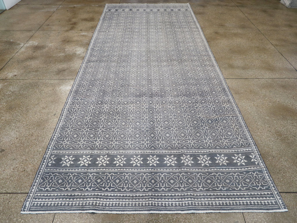 Vintage Persian Flatweave Gallery Carpet, No.31556 - Galerie Shabab