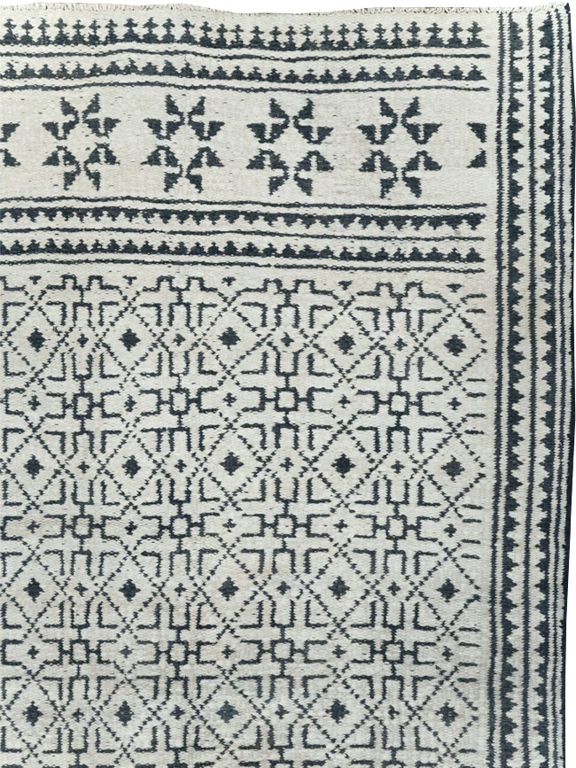Vintage Persian Flatweave Long and Narrow Gallery Carpet, No.31557 - Galerie Shabab