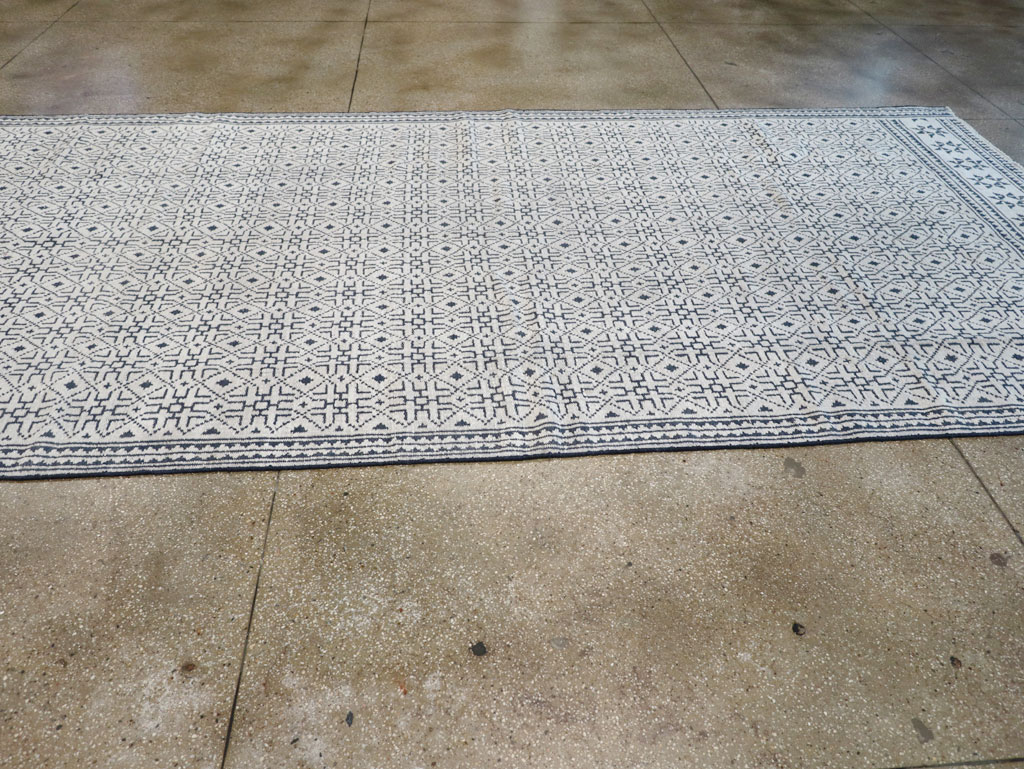 Vintage Persian Flatweave Long and Narrow Gallery Carpet, No.31557 - Galerie Shabab