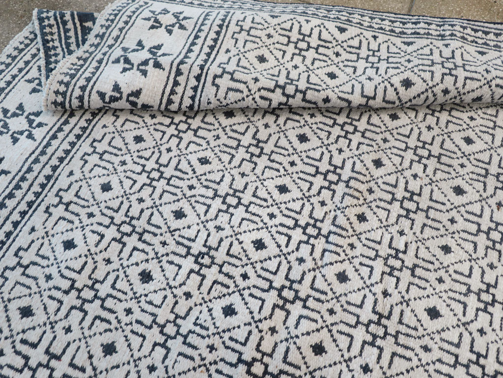 Vintage Persian Flatweave Long and Narrow Gallery Carpet, No.31557 - Galerie Shabab