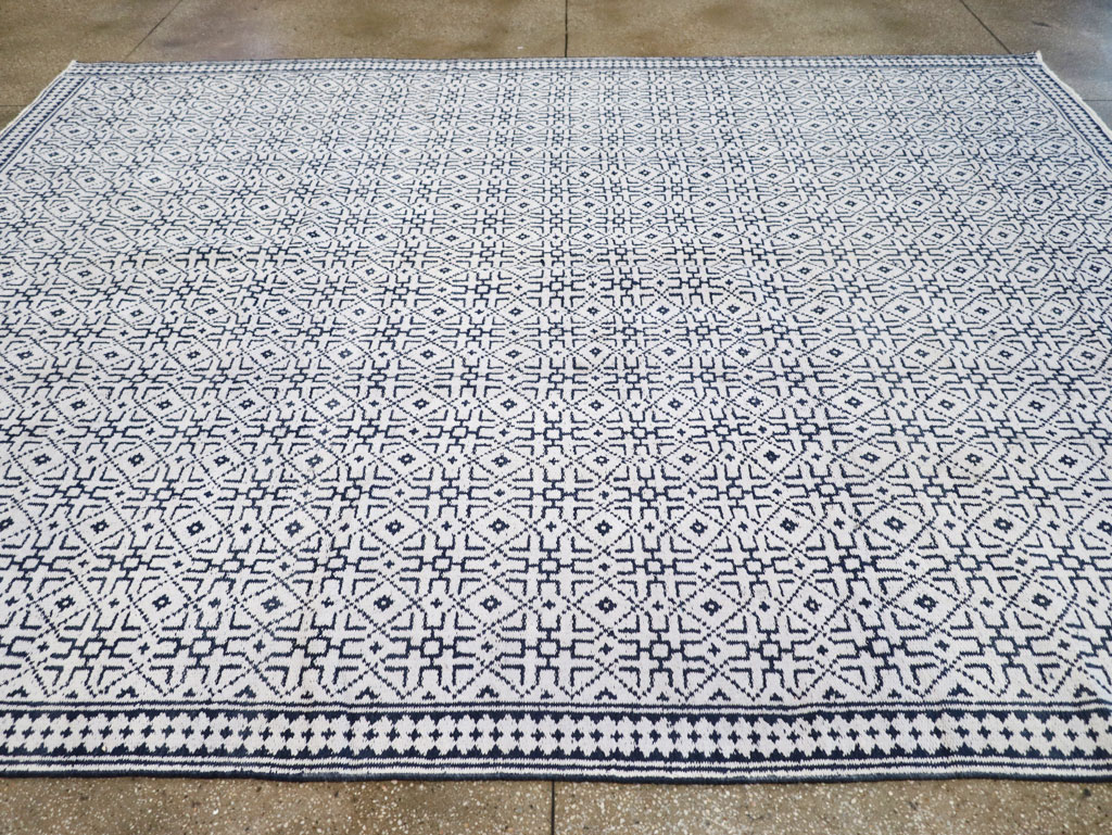 Vintage Persian Flatweave Room Size Carpet, No.31558 - Galerie Shabab