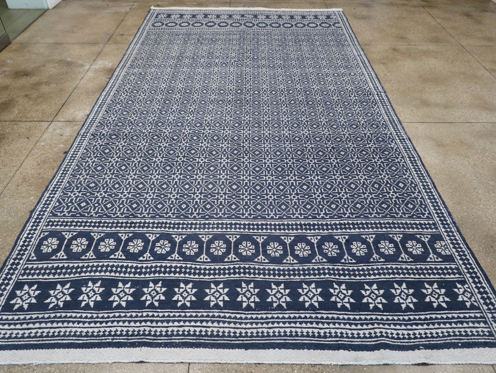 Vintage Persian Flatweave Kilim Large Carpet, No.31559 - Galerie Shabab