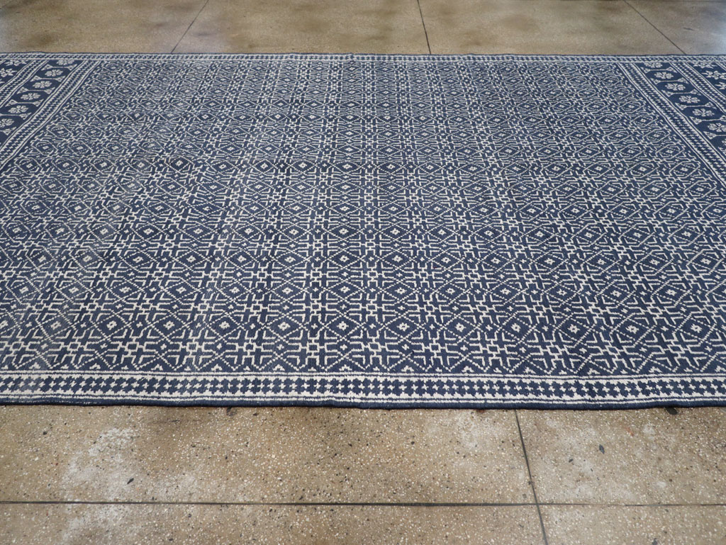 Vintage Persian Flatweave Kilim Large Carpet, No.31559 - Galerie Shabab