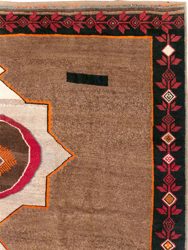 Vintage Turkish Anatolian Tribal Room Size Carpet, No.31584 - Galerie Shabab