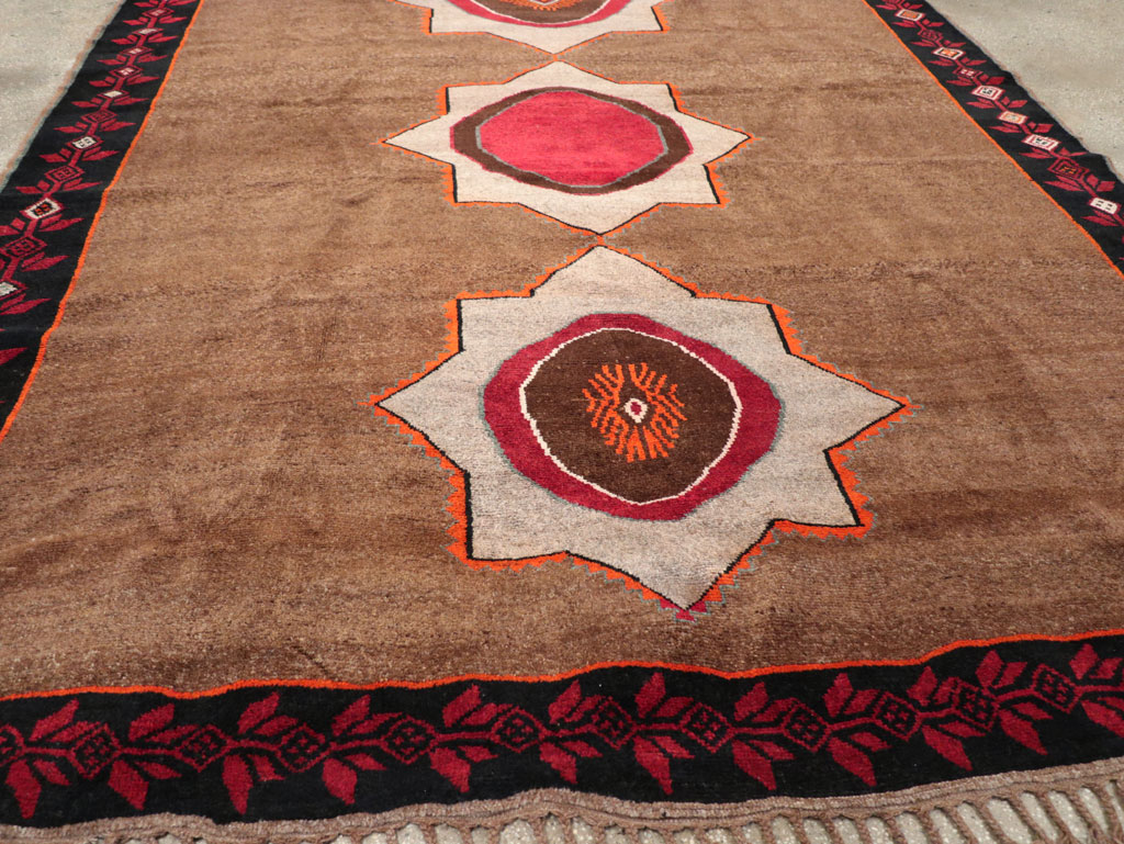 Vintage Turkish Anatolian Tribal Room Size Carpet, No.31584 - Galerie Shabab