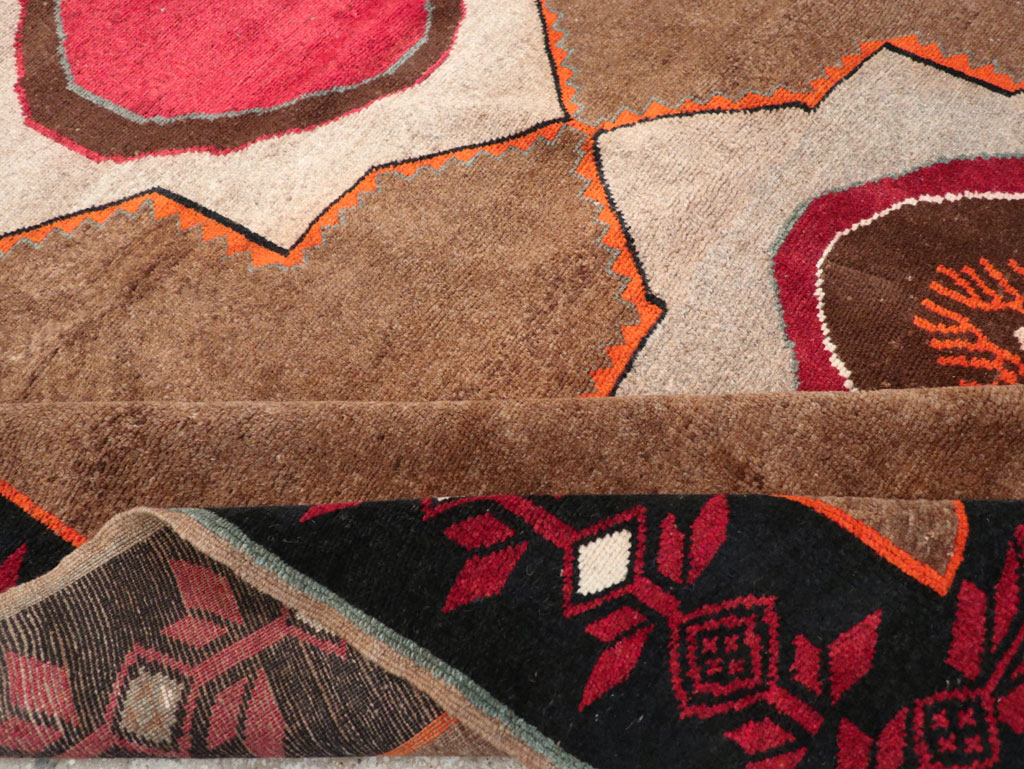 Vintage Turkish Anatolian Tribal Room Size Carpet, No.31584 - Galerie Shabab