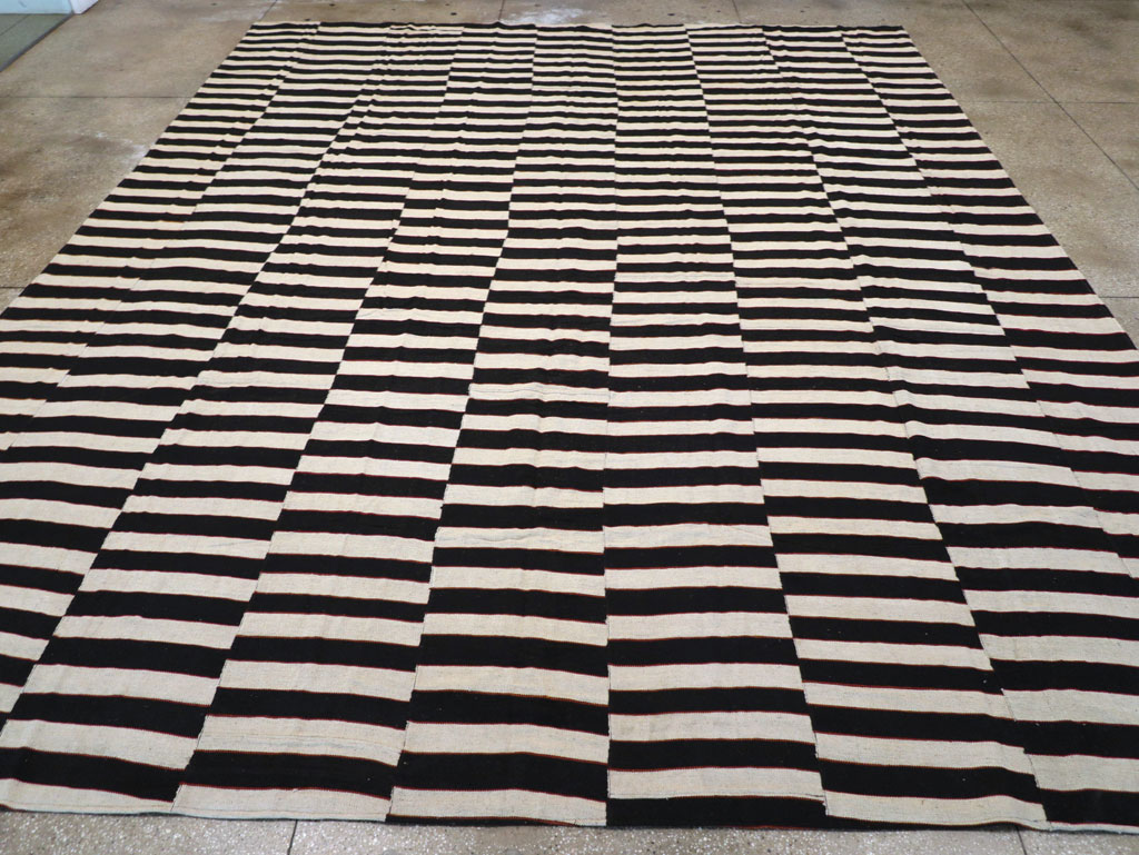 Modern Turkish Flatweave Kilim Large Room Size Carpet, No.31594 - Galerie Shabab