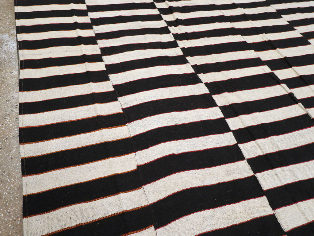 Modern Turkish Flatweave Kilim Large Room Size Carpet, No.31594 - Galerie Shabab