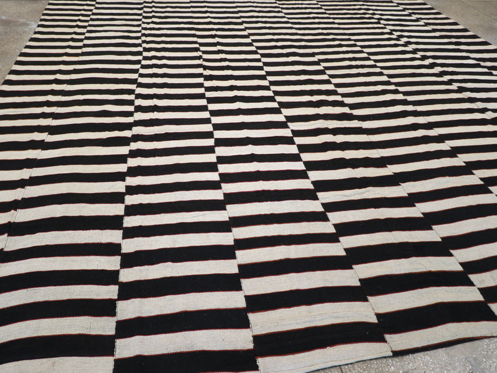 Modern Turkish Flatweave Kilim Large Room Size Carpet, No.31594 - Galerie Shabab