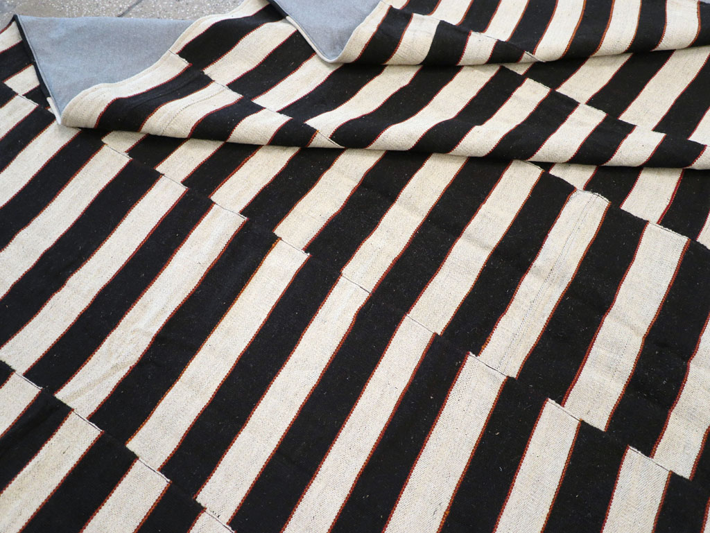 Modern Turkish Flatweave Kilim Large Room Size Carpet, No.31594 - Galerie Shabab