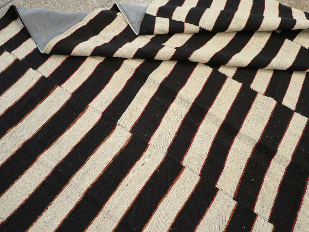 Modern Turkish Flatweave Kilim Room Size Carpet, No.31595 - Galerie Shabab