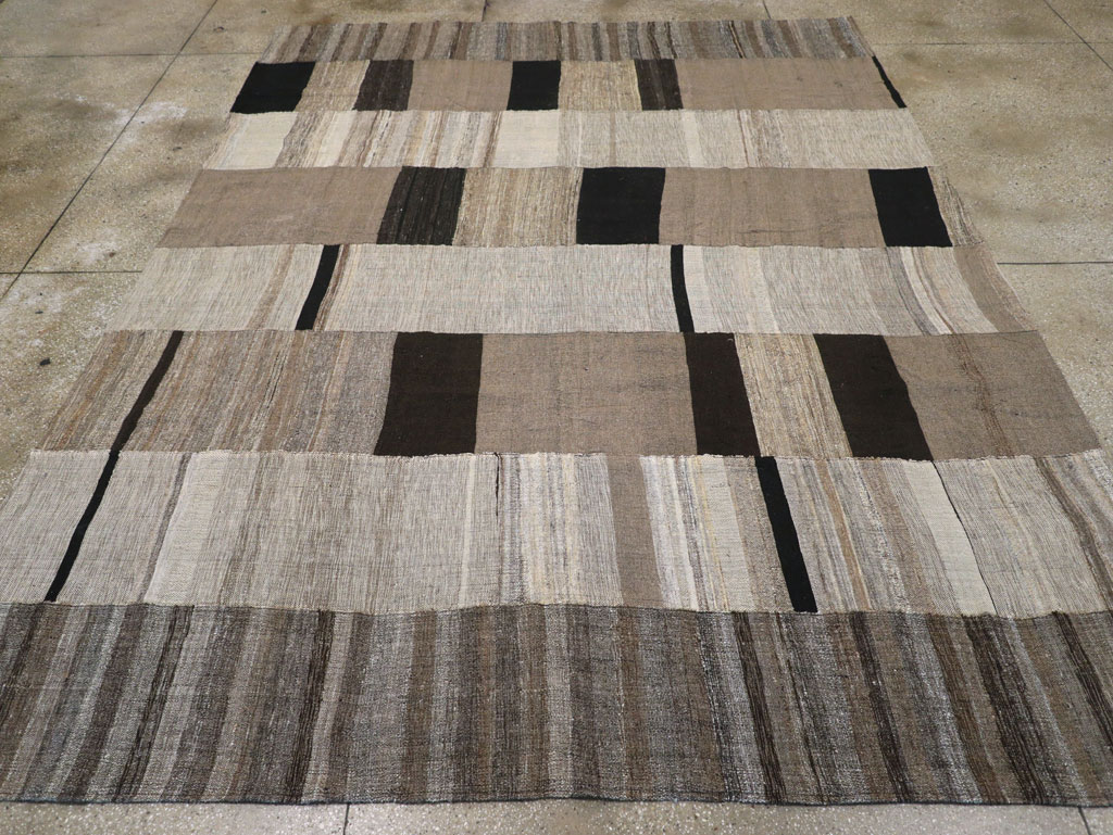Modern Turkish Flatweave Room Size Carpet, No.31596 - Galerie Shabab