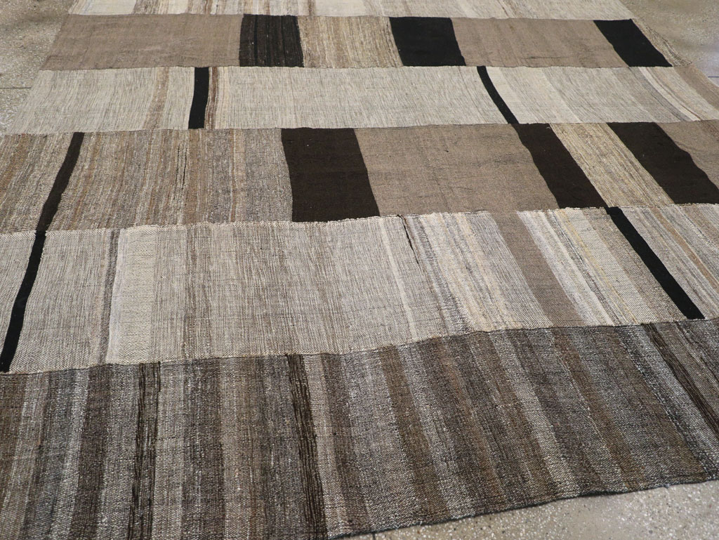 Modern Turkish Flatweave Room Size Carpet, No.31596 - Galerie Shabab