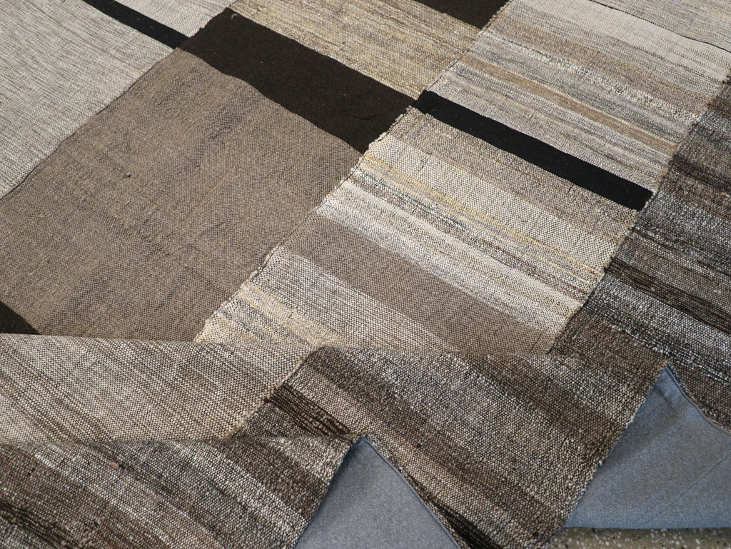 Modern Turkish Flatweave Room Size Carpet, No.31596 - Galerie Shabab