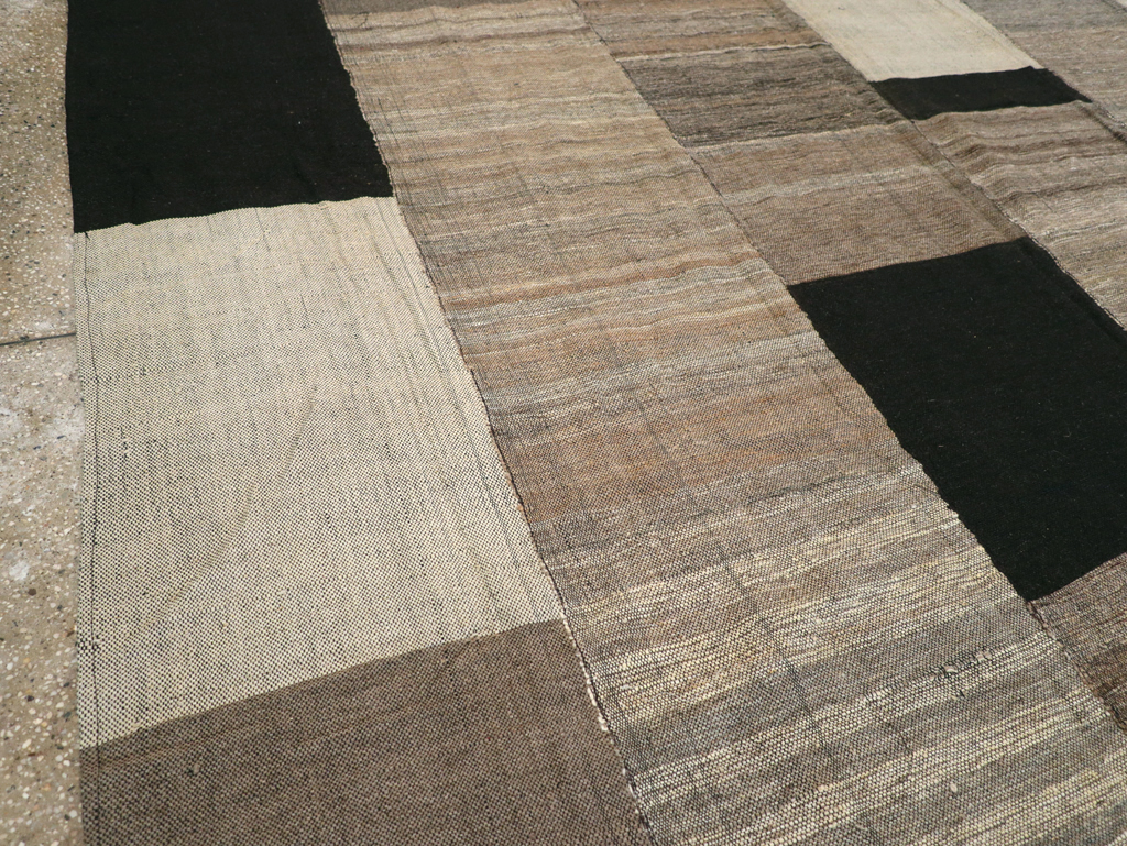 Modern Turkish Flatweave Room Size Carpet, No.31598 - Galerie Shabab