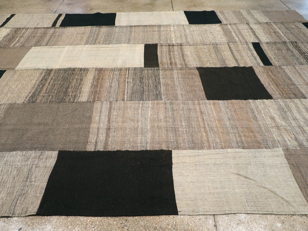 Modern Turkish Flatweave Room Size Carpet, No.31598 - Galerie Shabab