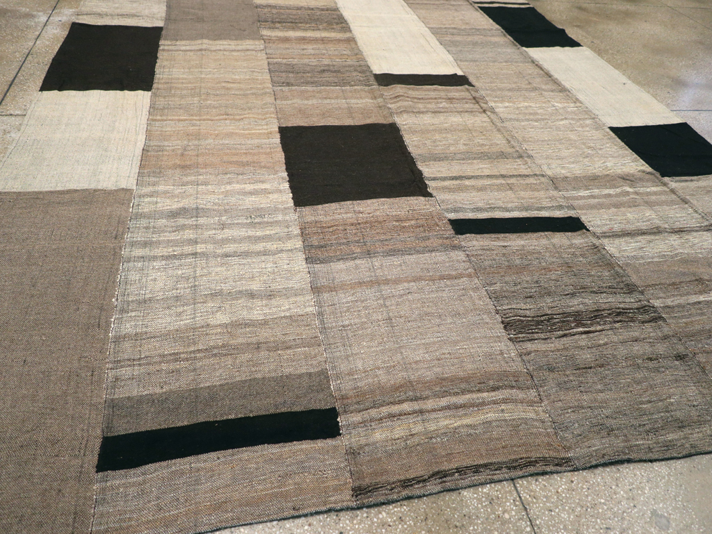 Modern Turkish Flatweave Room Size Carpet, No.31598 - Galerie Shabab