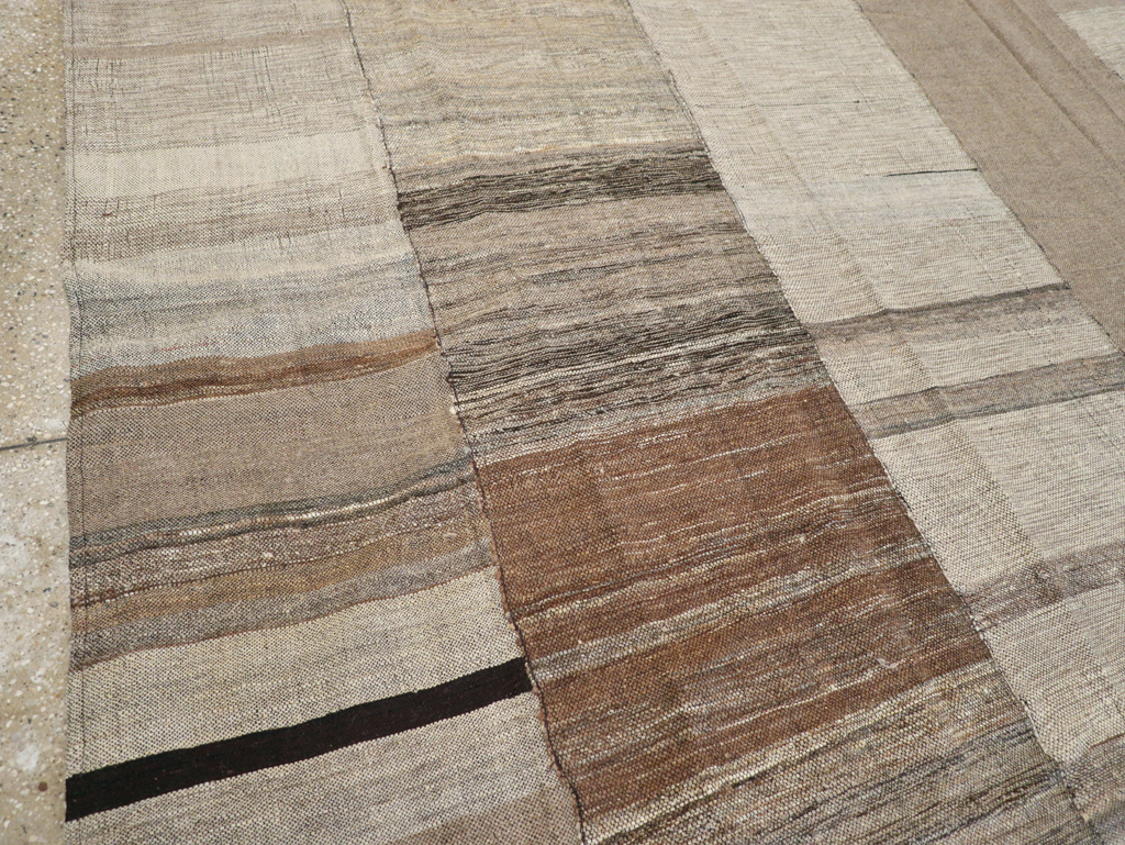 Modern Turkish Flatweave Kilim Square Room Size Carpet, No.31599 - Galerie Shabab