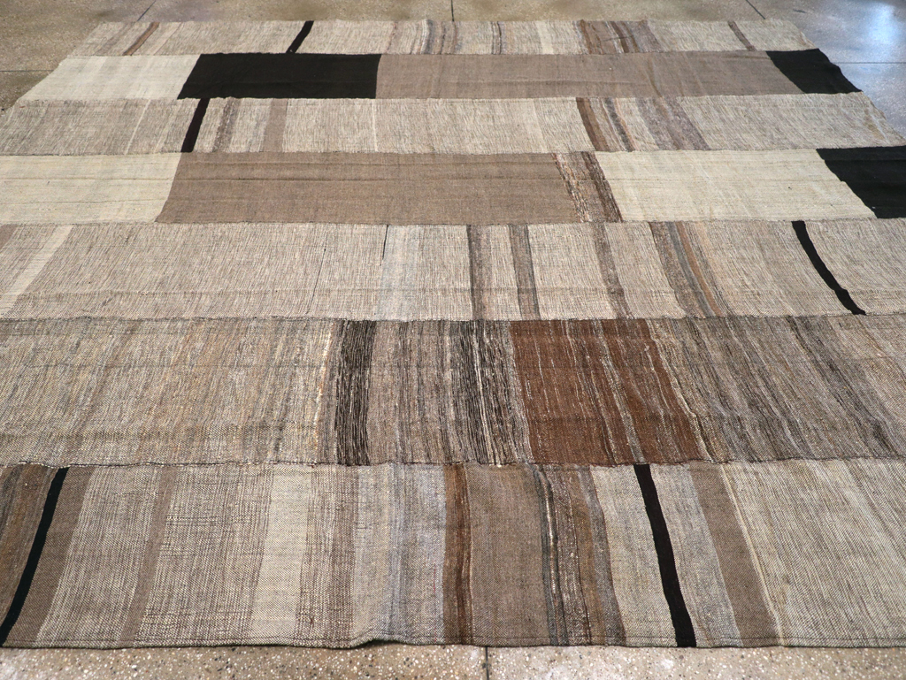 Modern Turkish Flatweave Kilim Square Room Size Carpet, No.31599 - Galerie Shabab