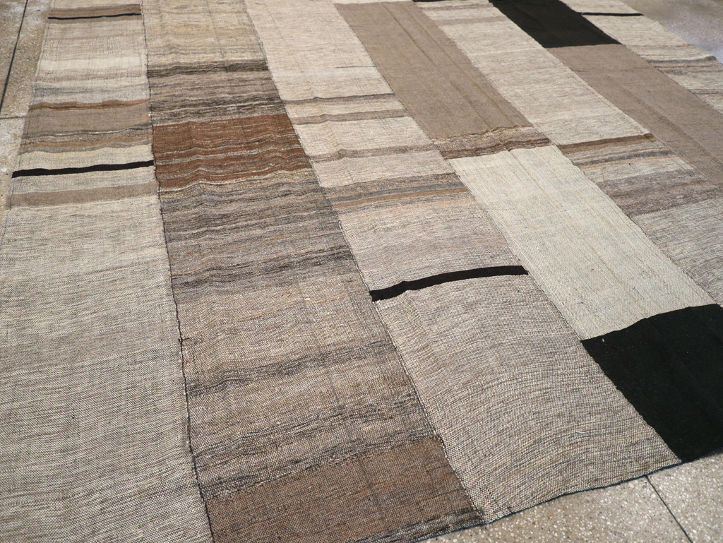 Modern Turkish Flatweave Kilim Square Room Size Carpet, No.31599 - Galerie Shabab