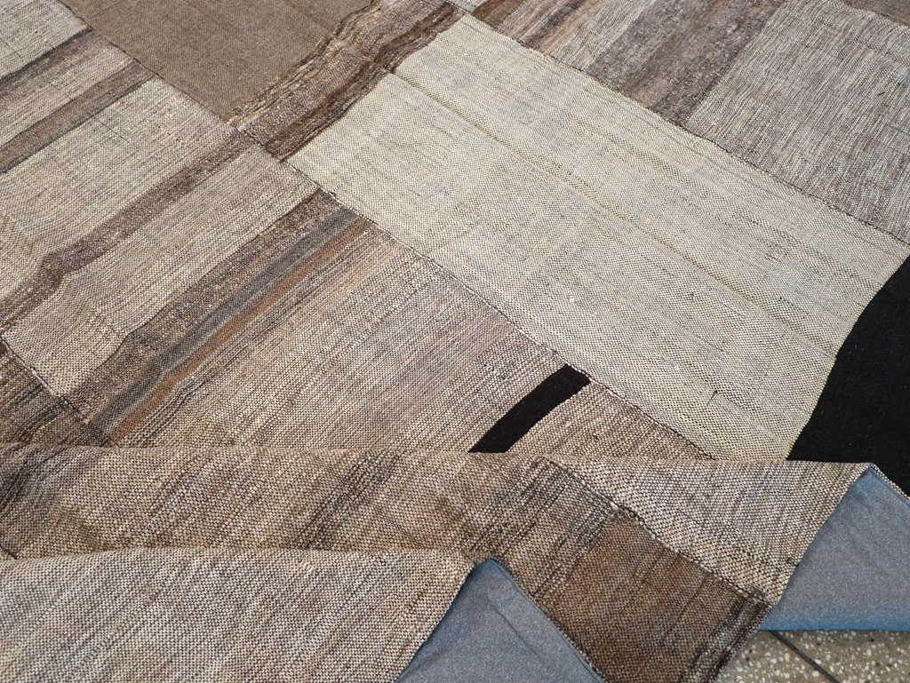 Modern Turkish Flatweave Kilim Square Room Size Carpet, No.31599 - Galerie Shabab