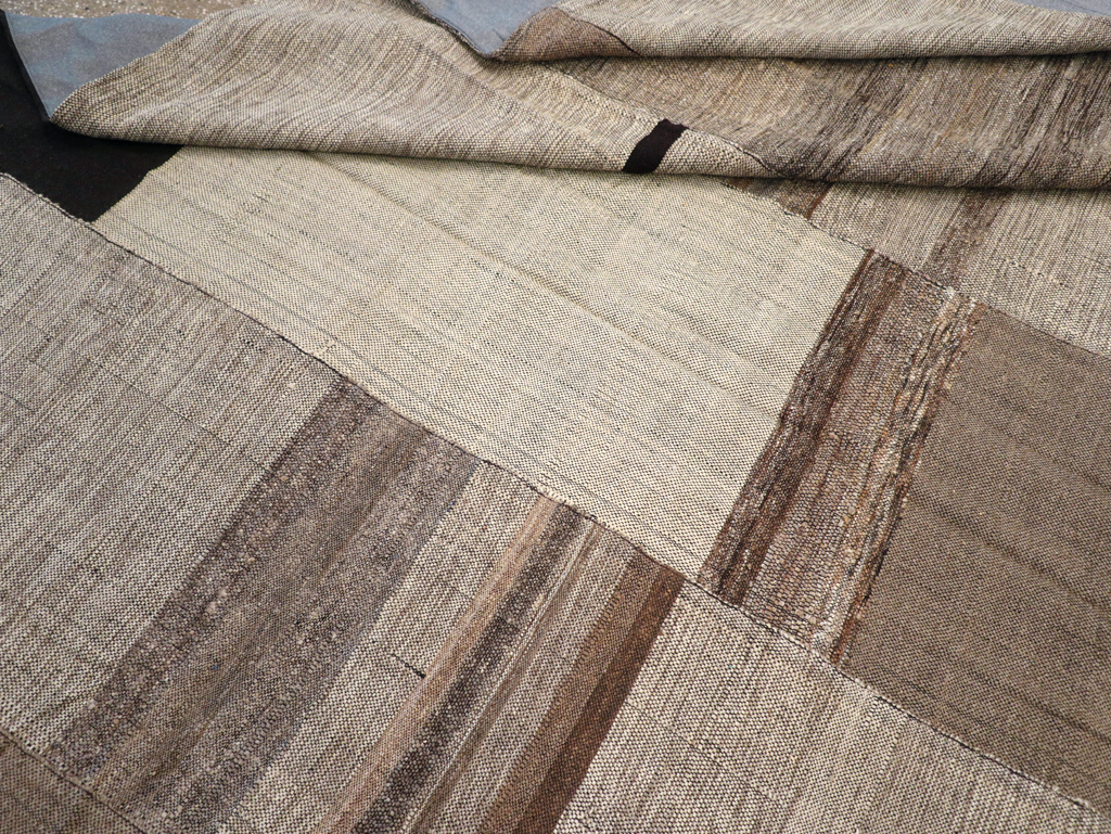 Modern Turkish Flatweave Kilim Square Room Size Carpet, No.31599 - Galerie Shabab